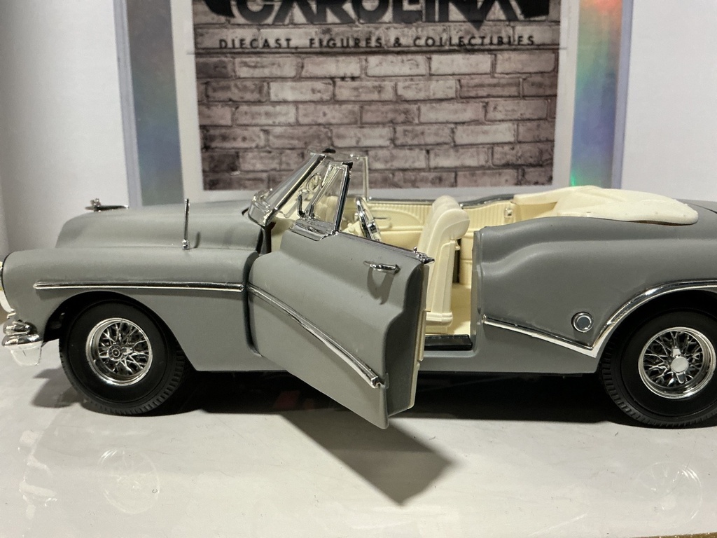 1:18 MOTORMAX 1953 BUICK SKYLARK FLAT GREY ON CREAM *See Doors/Windshield image