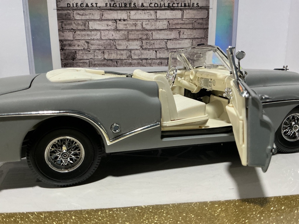 1:18 MOTORMAX 1953 BUICK SKYLARK FLAT GREY ON CREAM *See Doors/Windshield image