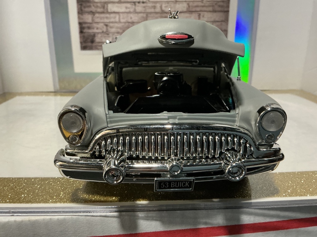 1:18 MOTORMAX 1953 BUICK SKYLARK FLAT GREY ON CREAM *See Doors/Windshield image