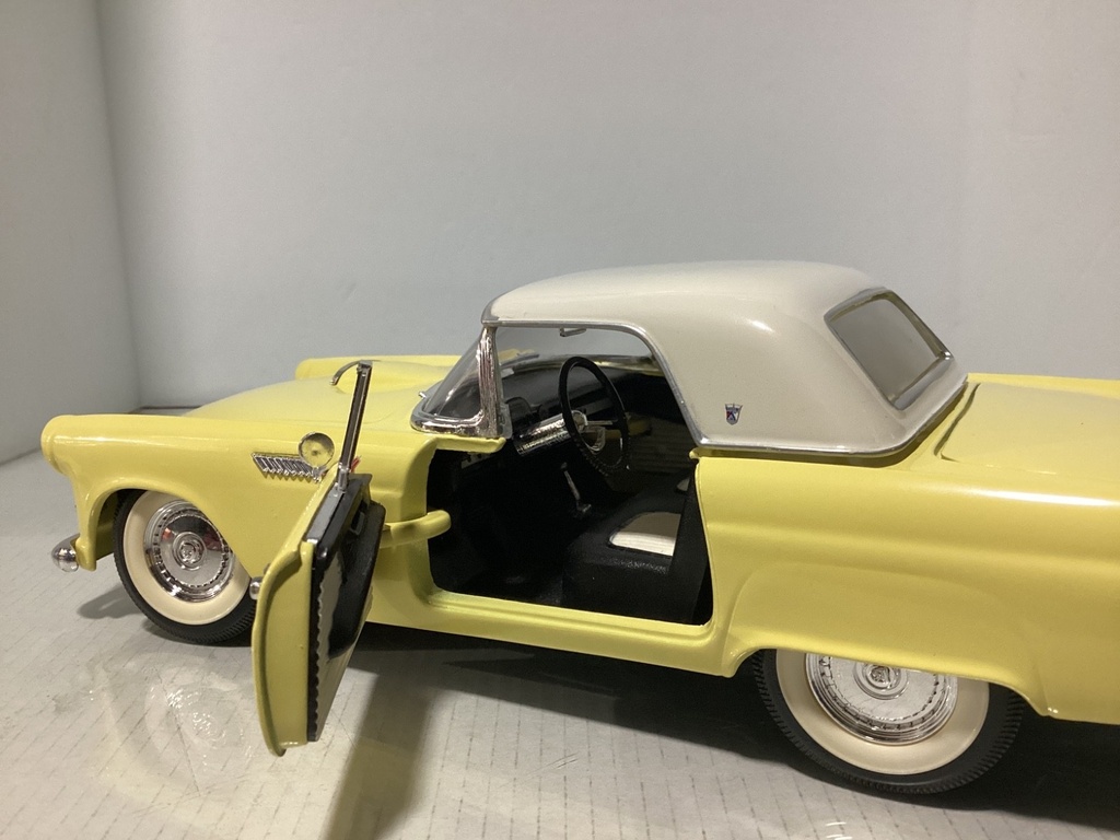 1:18 Road Legends 1955 Thunderbird Yellow on Yellow image
