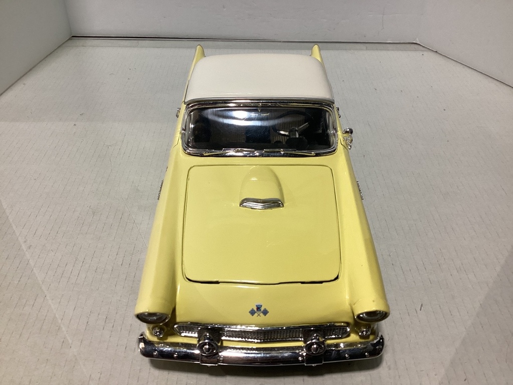 1:18 Road Legends 1955 Thunderbird Yellow on Yellow image