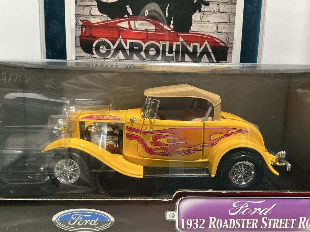 1:18 ROAD SIGNATURE DIE CAST- FORD 1932 ROADSTER STREET ROD image