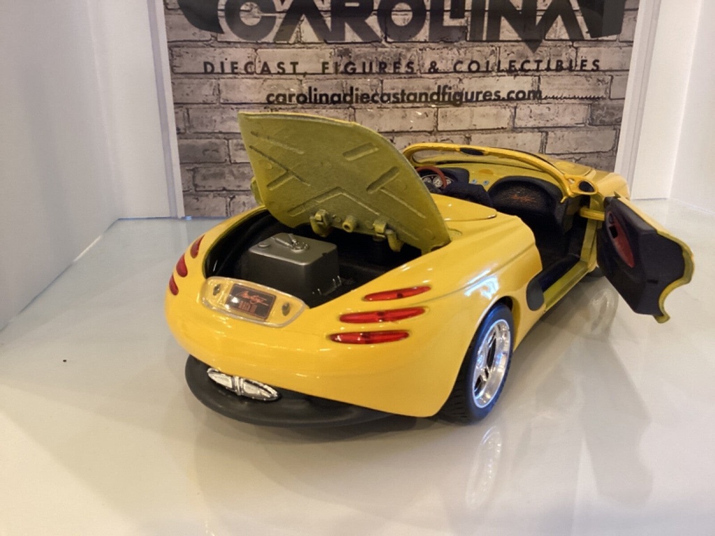1:18 MAISTO FORD MUSTANG MACH III YELLOW ON BLACK image