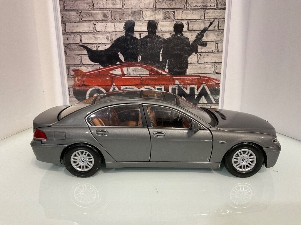 1:18 Burago Bugatti: Chiron Blue image