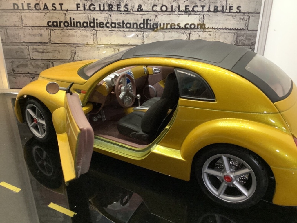 1:18 Maisto, Chrysler Pronto Cruiser Concept, Gold on Tan image