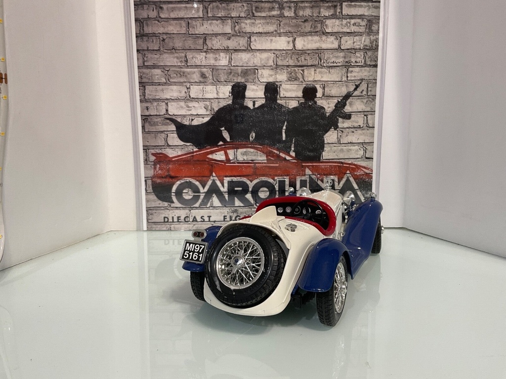 1:18 BURAGO 1932 ALFA ROMEO JUNK YARD PARTS CAR image
