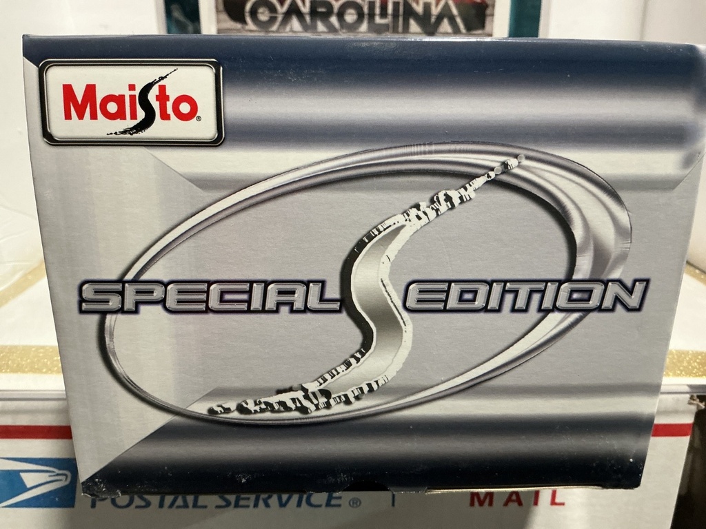1:18 MAISTO SPECIAL EDITION - 2014 CORVETTE STINGRAY [DAMAGED BOX] image