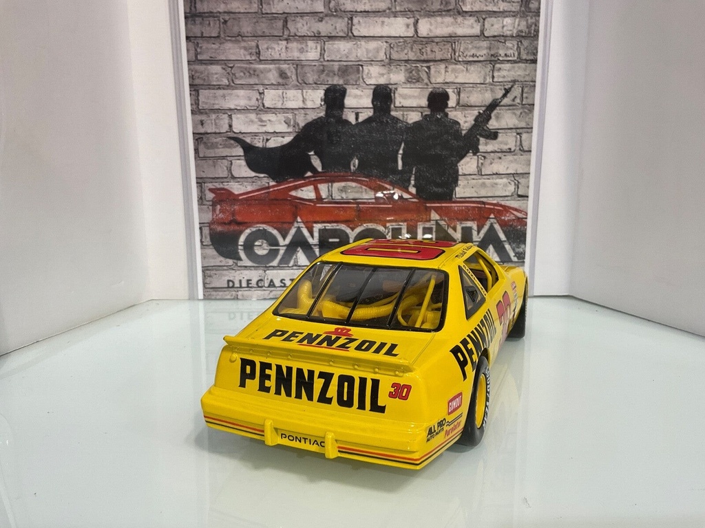 1:18 ERTL AMERICAN MUSCLE YELLOW RACING CAR image