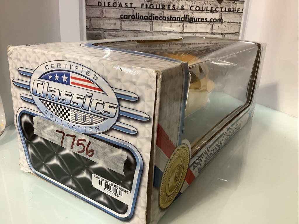 1:18 CLASSIC COLLECTION 1967 VOLKSWAGON BEETLE PLASTIC HAS SCRATCHES CDF 7756 image