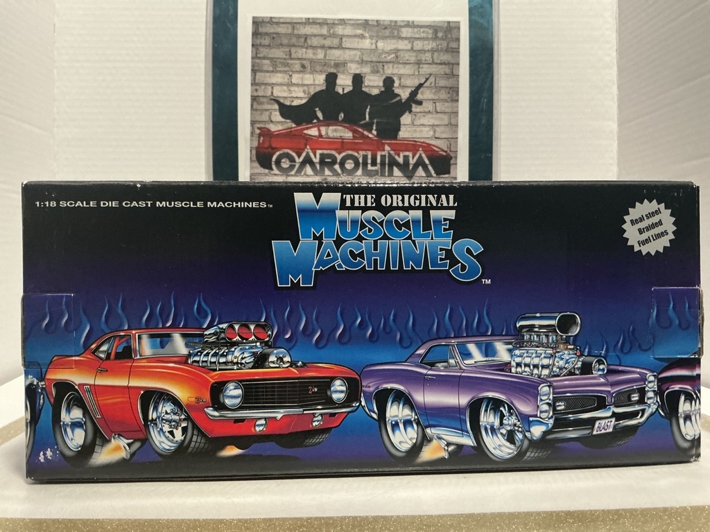 1:18 MUSCLE MACHINES ‘50 FORD WOODY image