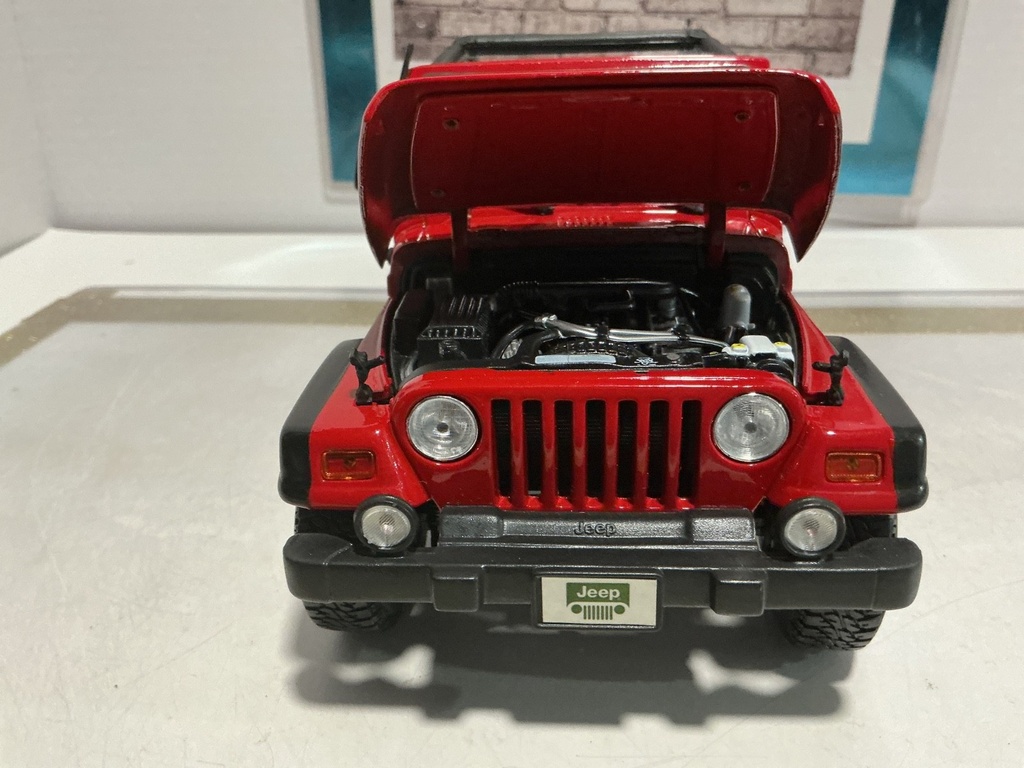 1:18 MAISTO JEEP WRANGLER RUBICON RED ON BLACK [NO BOX] image