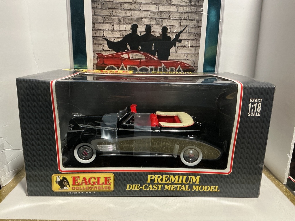 1:18 EAGLE COLLECTIBLES - 1941 Chevrolet Deluxe Convertible image