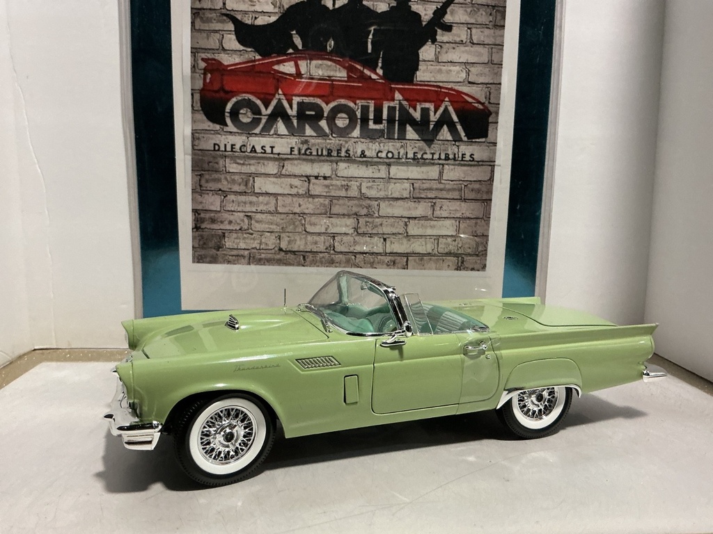 1:18 AUTO WORLD- 1957 FORD THUNDERBIRD image