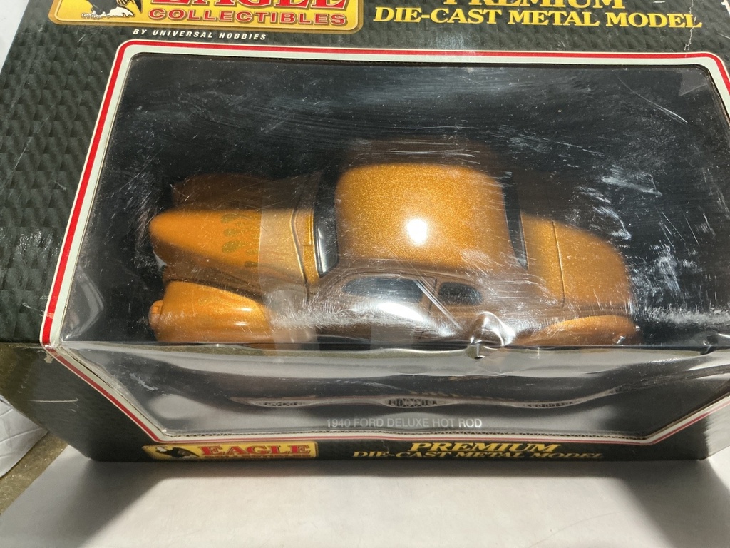 1:18 EAGLE COLLECTIBLES - 1940 FORD DELUXE COUPE image