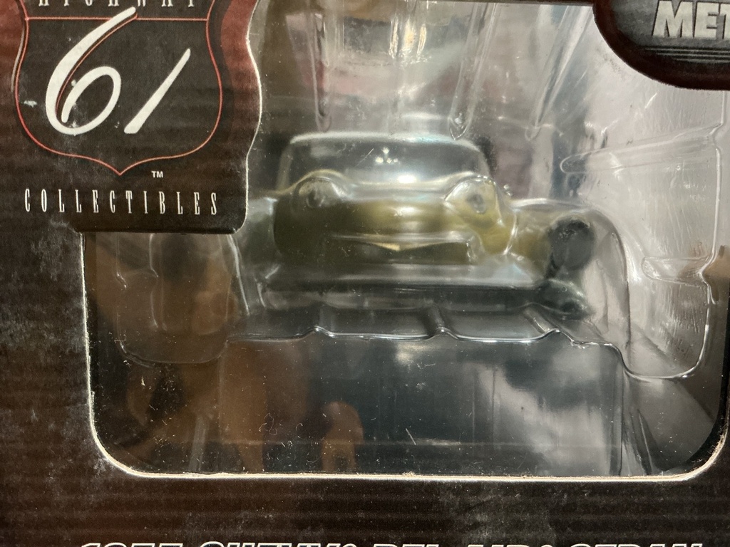 1:18 HIGHWAY 61 COLLECTIBLES - 1957 CHEVY BEL AIR SEDAN [CRACK IN THE PLASTIC] image