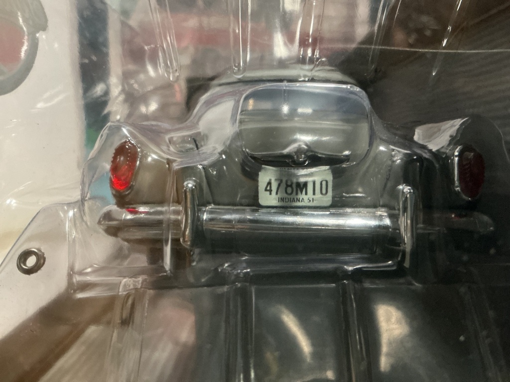 1:18 HIGHWAY 61 COLLECTIBLES - 1951 STUDEBAKER COLLECTIBLE CAR [DARK GRAY] image