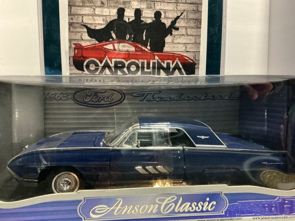 1:18 ANSON- 1963 FORD THUNDERBIRD *PAINT RASH* image