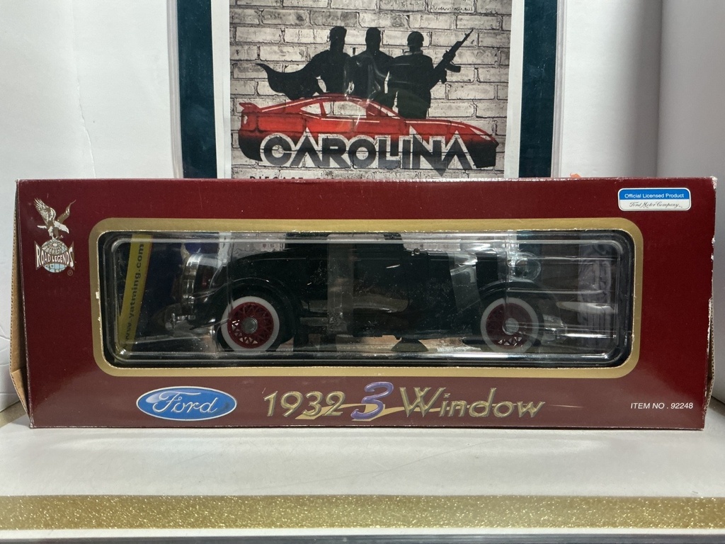 1:18 ROAD LEGENDS - FORD 1932 3-WINDOW [SCUFF MARKS ON PLASTIC] image