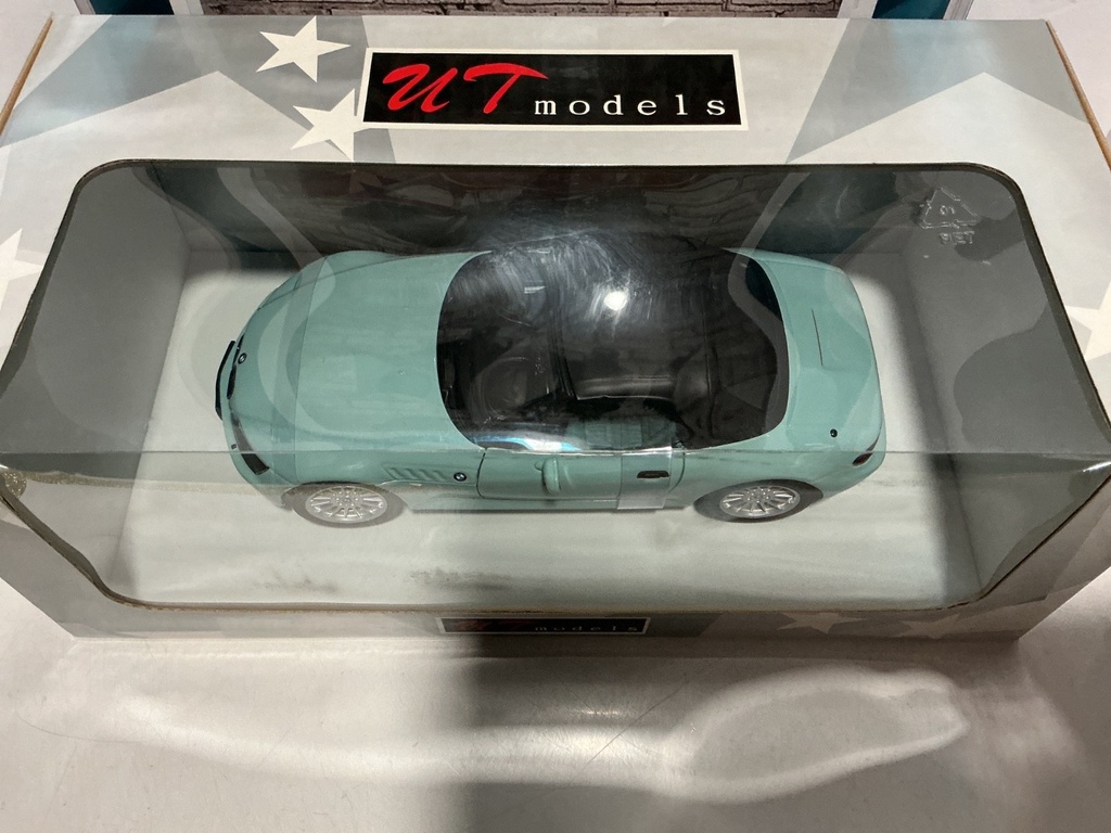 1:18 UT MODELS BMW Z3 ROADSTER 2.8 image