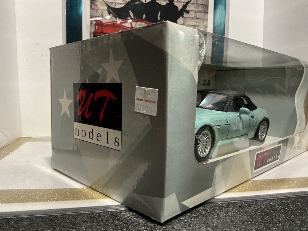 1:18 UT MODELS BMW Z3 ROADSTER 2.8 image