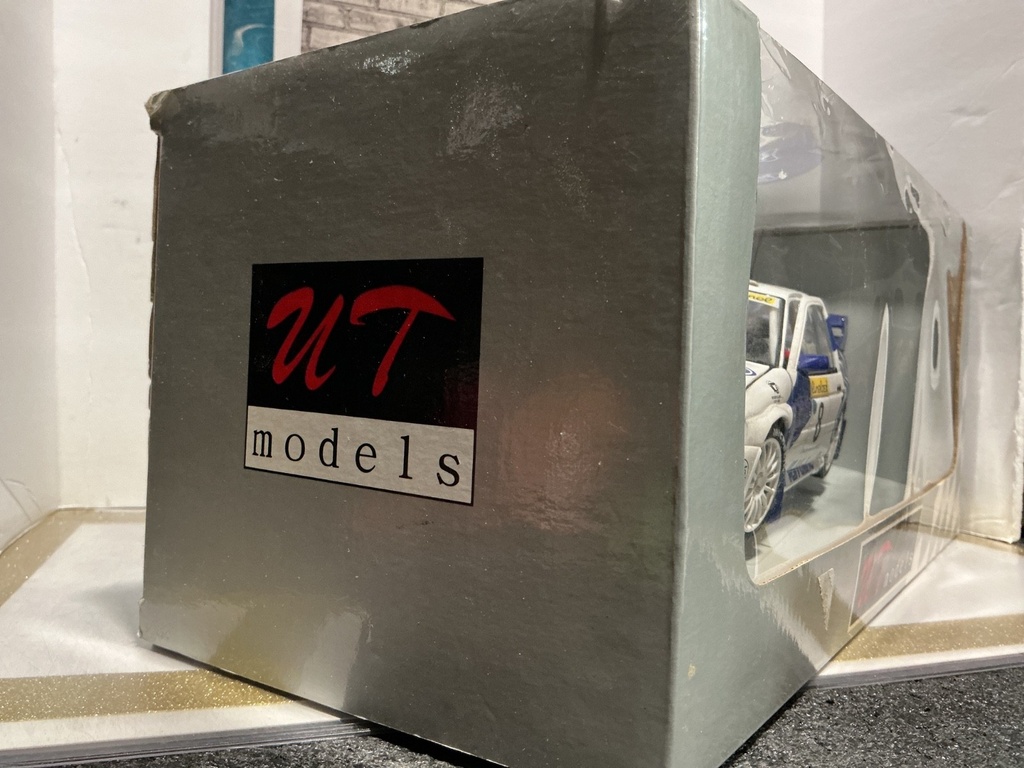 1:18 UT MODELS ESCORT RS COSWORTH RACING COLLECTION image