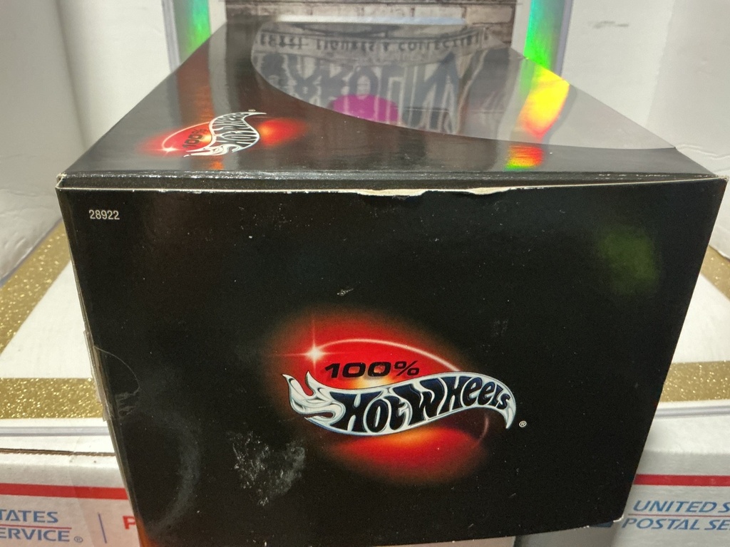 1:18 HOTWHEELS 100% - SLIGHTLY MODIFIED PURPLE / GRAY ON BROWN image