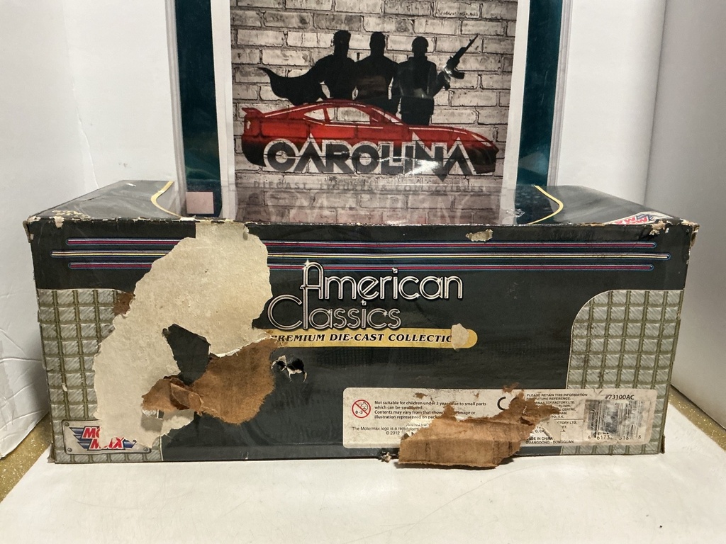 1:18 MOTORMAX - AMERICAN CLASSICS 1955 CHEVY BEL AIR [DAMAGED BOX] RED/WHITE image