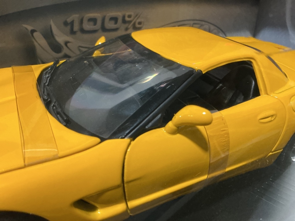 1:18 HOTWHEELS YELLOW ON BLACK C5 CORVETTE image