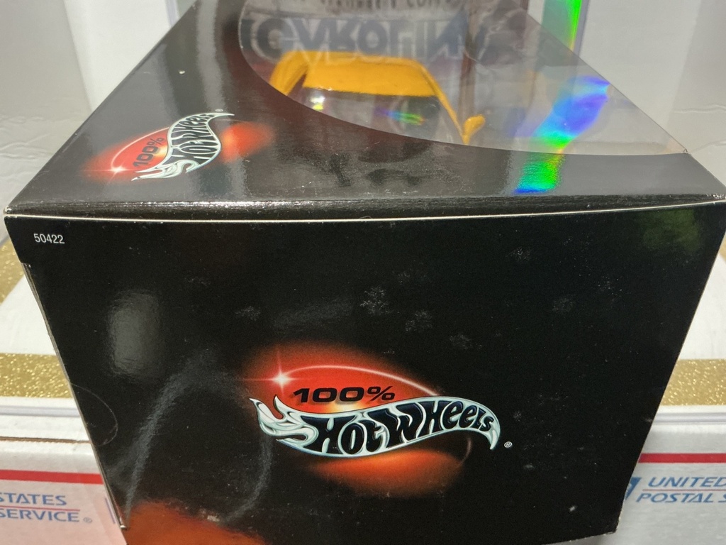 1:18 HOTWHEELS YELLOW ON BLACK C5 CORVETTE image