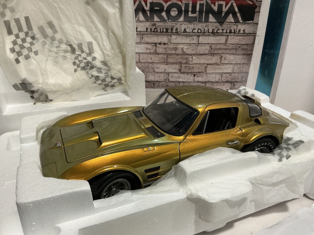 1:18 EXOTO SUZUKA SUN CORVETTE [GOLD/BLACK] [RASHING] [BOX & WIPERS DAMAGED] image