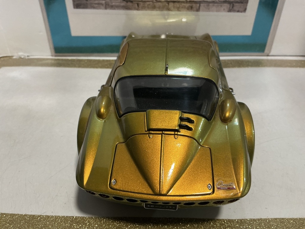 1:18 EXOTO SUZUKA SUN CORVETTE [GOLD/BLACK] [RASHING] [BOX & WIPERS DAMAGED] image