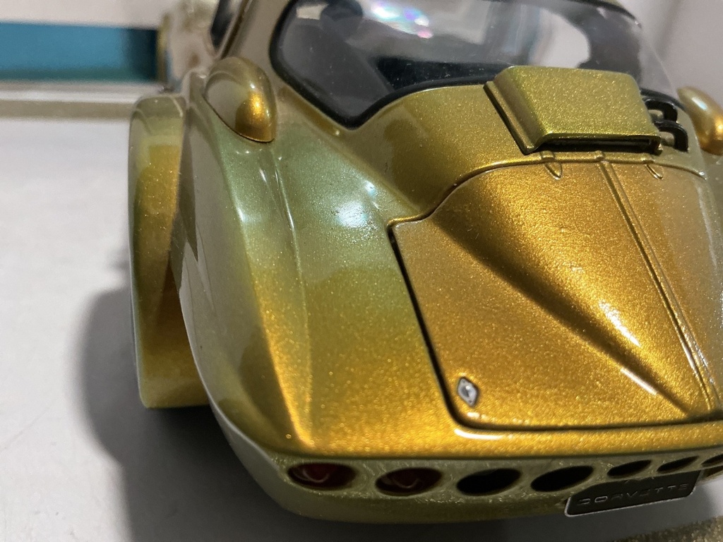 1:18 EXOTO SUZUKA SUN CORVETTE [GOLD/BLACK] [RASHING] [BOX & WIPERS DAMAGED] image