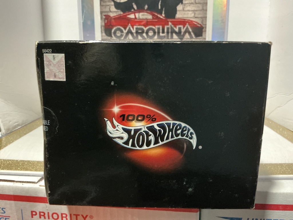 1:18 HOTWHEELS 100% - C5 CORVETTE YELLOW ON BLACK image