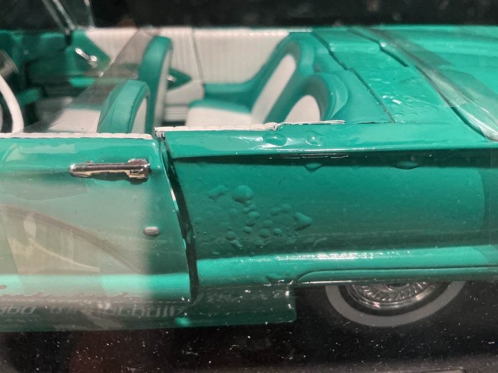 1:18 SUN STAR - 1960 FORD THUNDERBIRD CONVERTIBLE [PAINT RASH ALL OVER CAR] image
