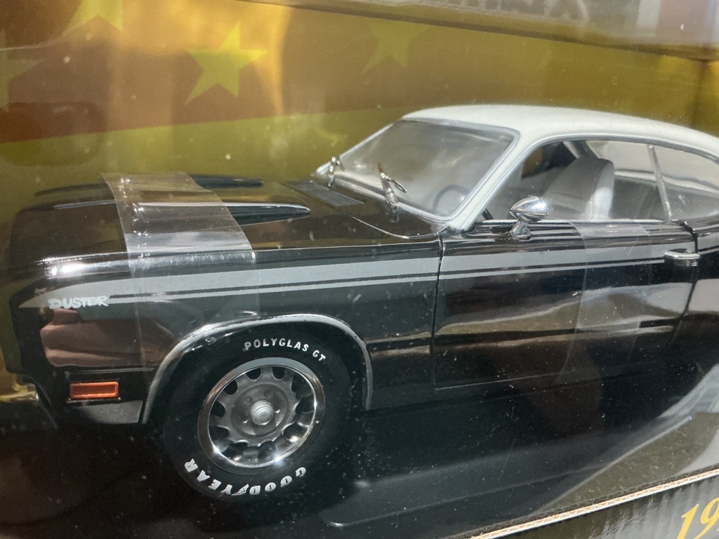 1:18 ERTL  AMERICAN MUSCLE - 1971 PLYMOUTH DUSTER 340 [black  CHROME/WHITE] image