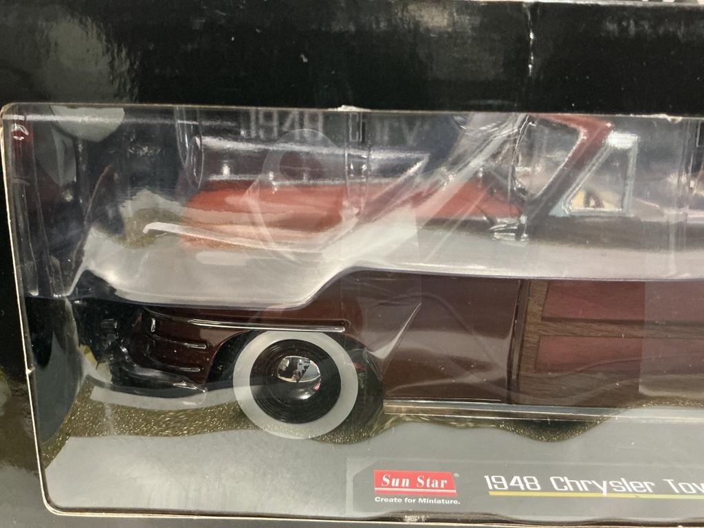 1:18 SUN STAR AMERICAN COLLECTIBLES - 1948 CHRYSLER TOWN AND COUNTRY image