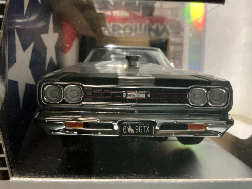 1:18 ERTL  AMERICAN MUSCLE 1969 PLYMOUTH GTX  [CHROME/GOLD ON BLACK] image