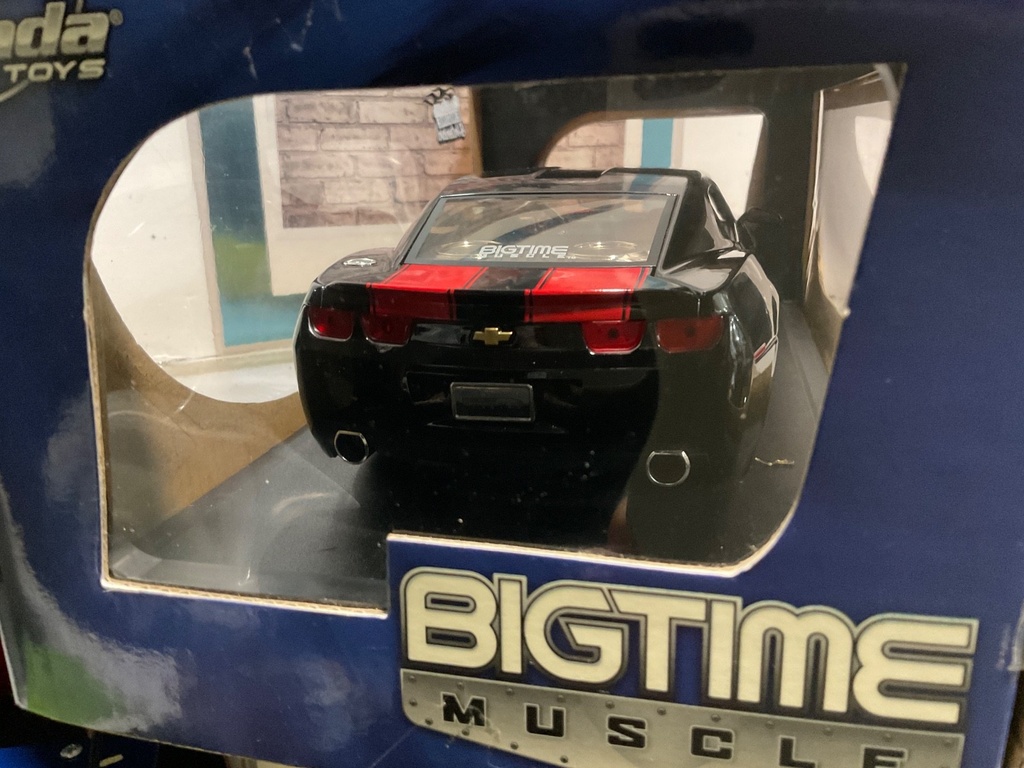 1:18 JADA DUB CITY 2006 DODGE CHARGER R/T YELLOW image