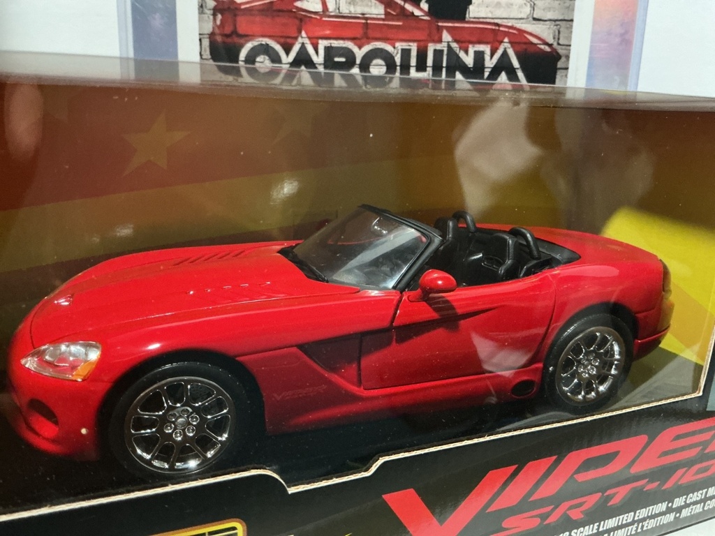 1:18 ERTL AMERICAN MUSCLE - VIPER SRT-10 COLLECTIBLE [RED/BLACK] image