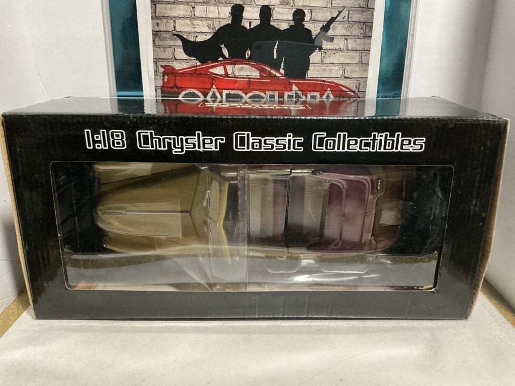 1:18 SUN STAR CHRYSLER CLASSIC COLLECTIBLES - TOWN AND COUNTRY image