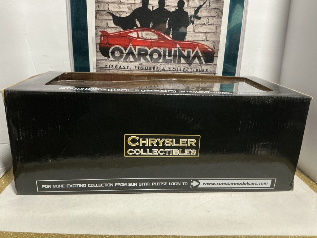 1:18 SUN STAR CHRYSLER CLASSIC COLLECTIBLES - TOWN AND COUNTRY image