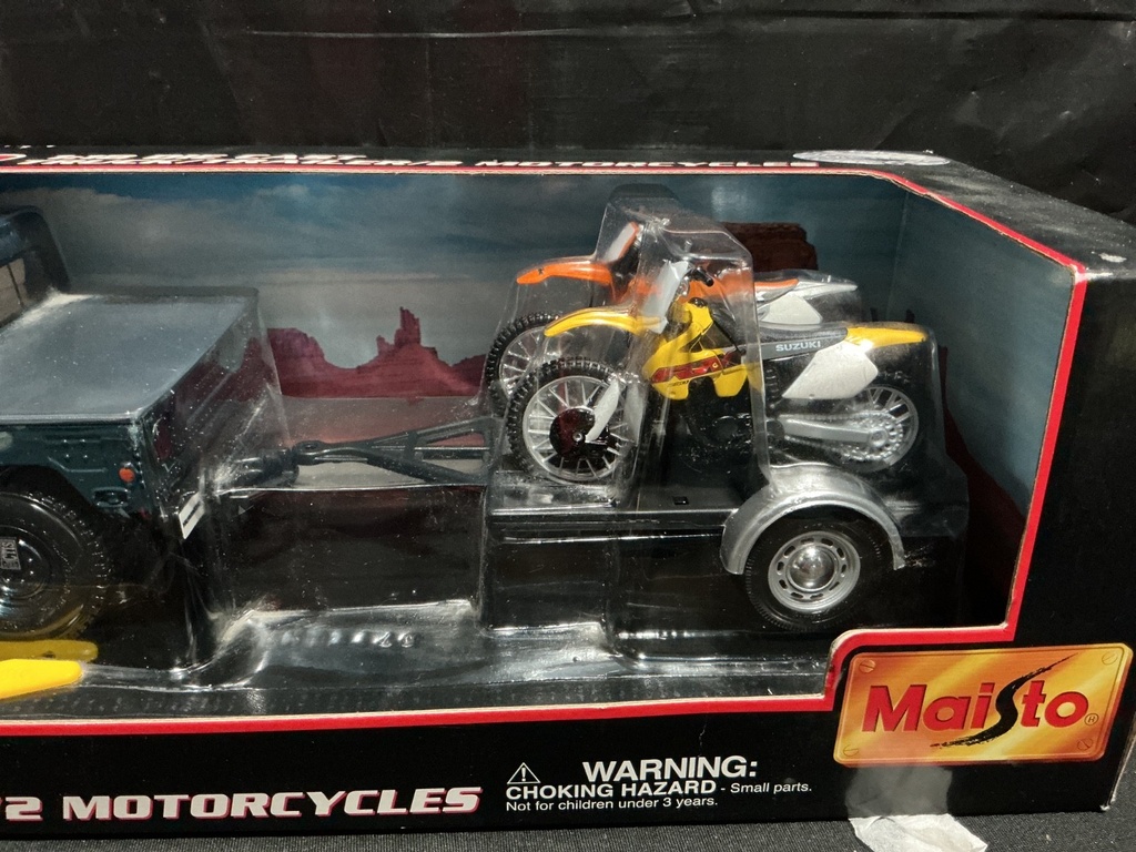 1:18 MAISTO 4+2+2 Hummer (Hard-Top) W/ KTM 520SX - SUZUKI RM250 image
