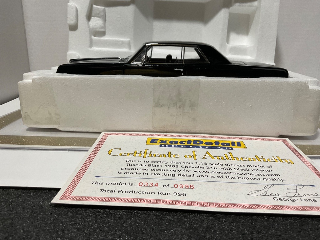 1:18 EXACT DETAIL 1965 CHEVELLE Z16 TUXEDO BLACK ** CAR HAS LIGHT RASHING image