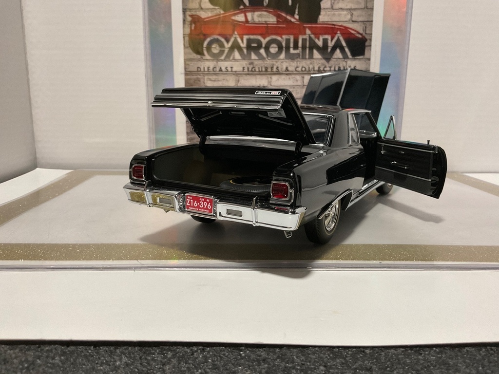 1:18 EXACT DETAIL 1965 CHEVELLE Z16 TUXEDO BLACK ** CAR HAS LIGHT RASHING image