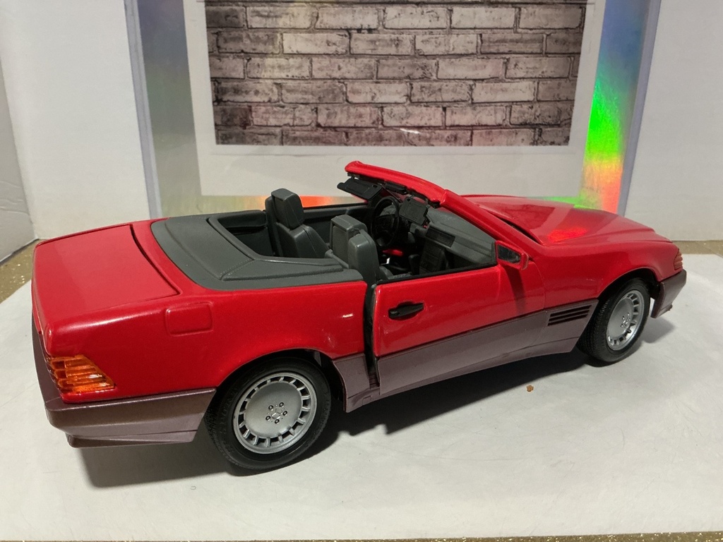 1:18 ROAD TOUGH MERCEDES-BENZ 500SL  RED ON GRAY CONVERTIBLE image