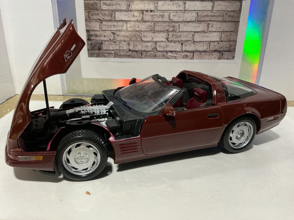 1:18 MAISTO 1992 CORVETTE ZR-1 BURGUNDY ON BURGUNDY image
