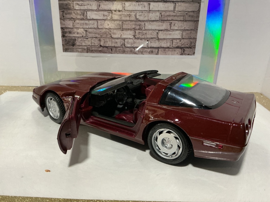 1:18 MAISTO 1992 CORVETTE ZR-1 BURGUNDY ON BURGUNDY image