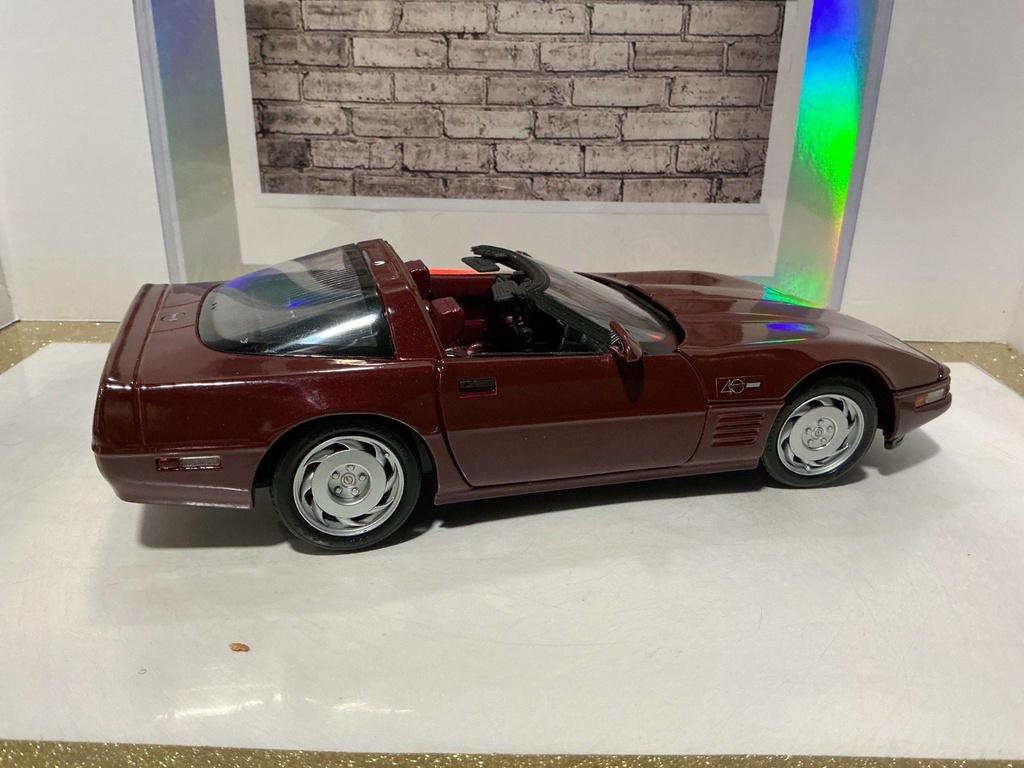 1:18 MAISTO 1992 CORVETTE ZR-1 BURGUNDY ON BURGUNDY image