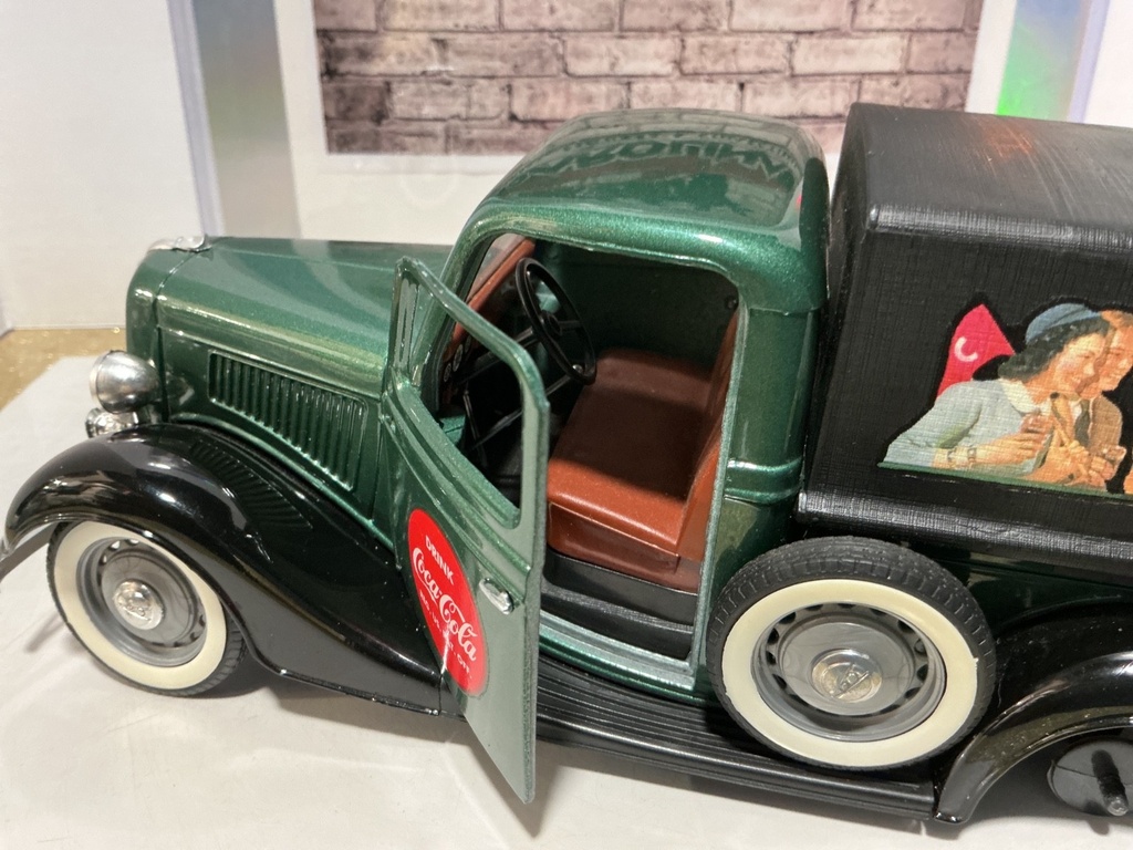 1:18 SOLIDO COCA COLA TRUCK GREEN ON BROWN [BROKEN TIRE] image