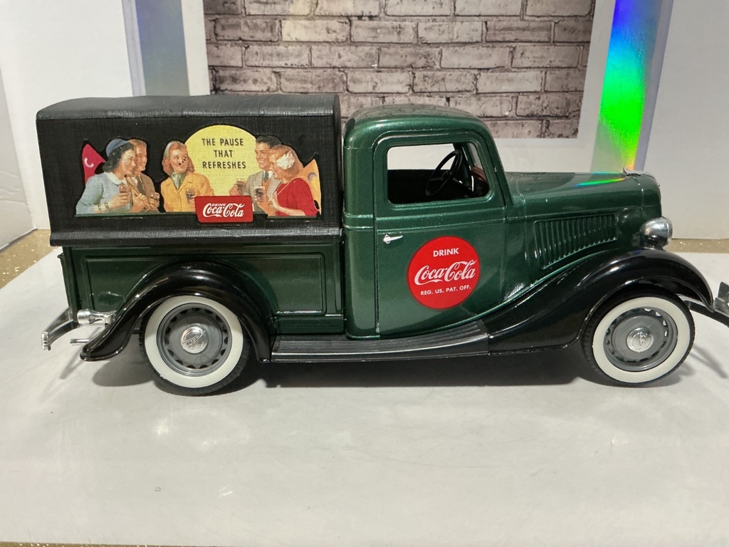 1:18 SOLIDO COCA COLA TRUCK GREEN ON BROWN [BROKEN TIRE] image
